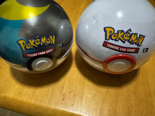 POKÉMON TCG: POKÉ BALL TIN B25 POKÉMON TCG: GREAT BALL TIN D25